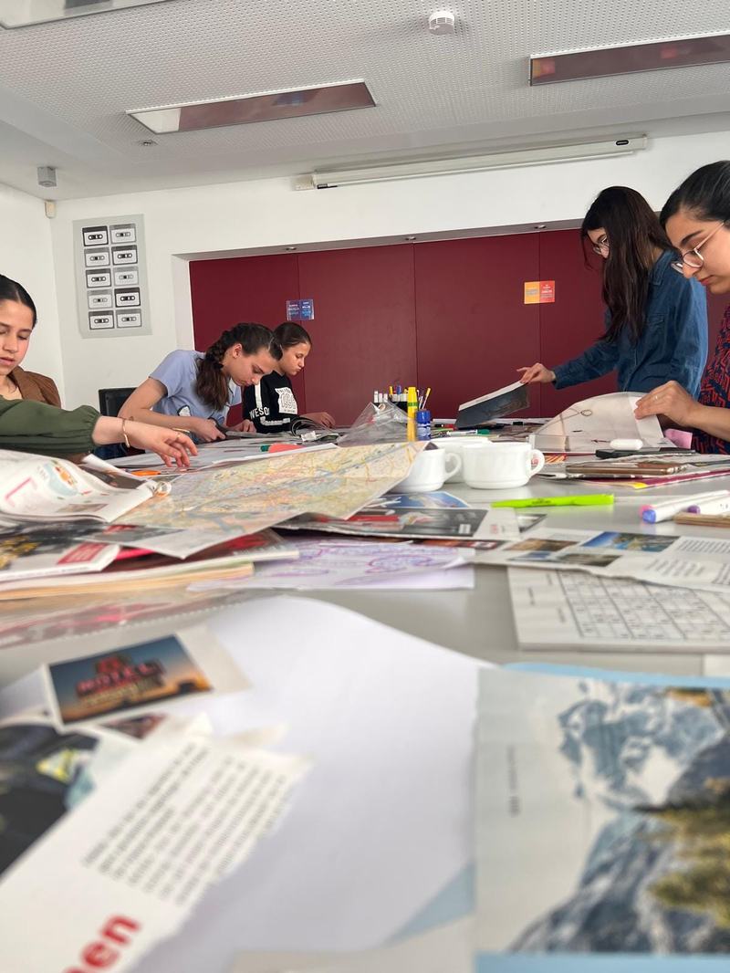 Vision Board Workshop for Youth 06